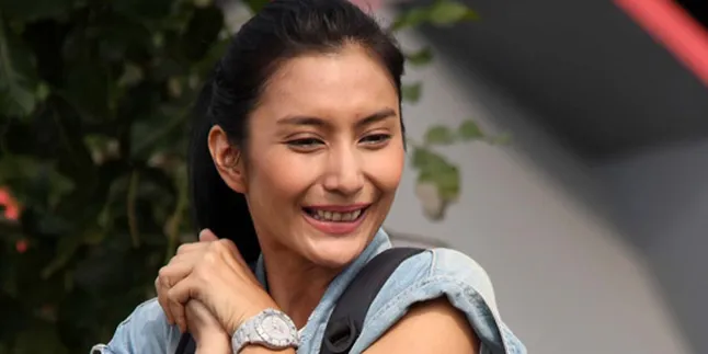 Belanja, Tyas Mirasih Tak Peduli Merk