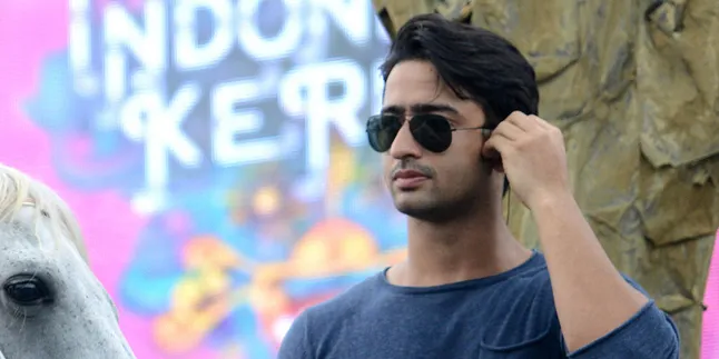 Beli Mobil Mewah, Shaheer Sheikh Ajak Ayah Ibu Test Drive