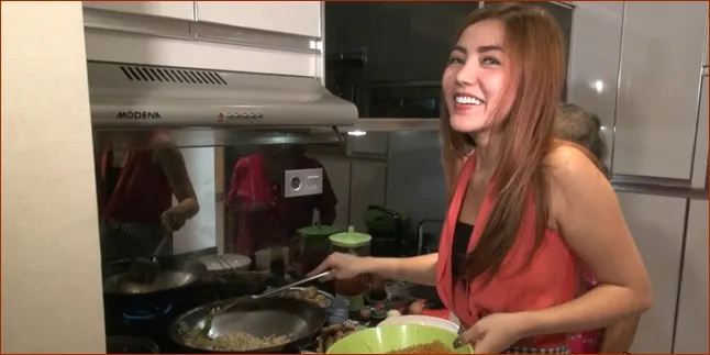 Bella Shofie Gemar Masak Ikan Kuah Pedas Untuk Suami