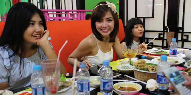 Bella Shofie Rasakan Cinta Sesaat di 'SARANG HANTU JAKARTA' Bella Shofie Rasakan Cinta Sesaat di 'SARANG HANTU JAKARTA'