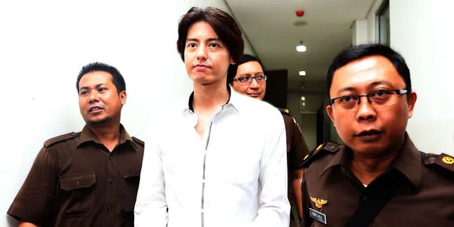 Belum Bebas, Roger Danuarta Hanya Berbaur Dengan Masyarakat Belum Bebas, Roger Danuarta Hanya Berbaur Dengan Masyarakat