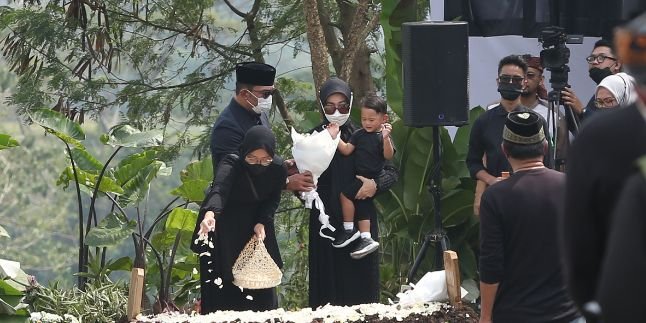 Ridwan Kamil Apologizes to the Public for Any Inconvenience Caused During Funeral Procession