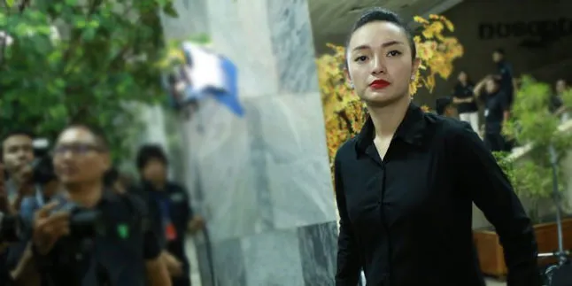Belum Dimaafkan Publik, Zaskia Gotik Pasrah