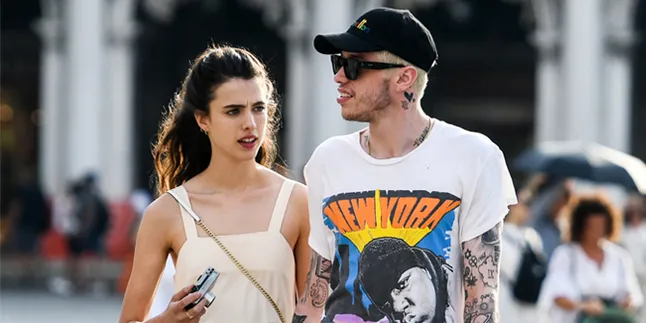 Belum Genap 2 Bulan Pacaran, Pete Davidson & Margaret Qualley Dikabarkan Putus