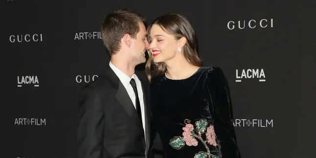 Belum Genap Satu Tahun Melahirkan, Miranda Kerr Kembali Hamil
