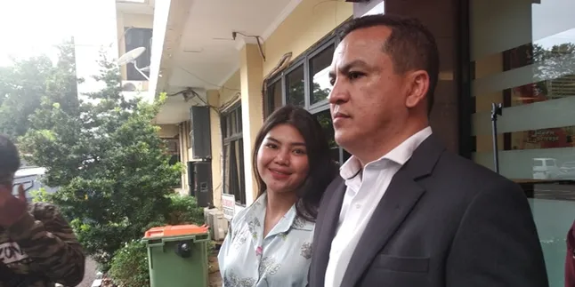 Belum Kelar Masalahnya Dengan Dewi Perssik, Rosa Meldianti Datangi Kantor Polisi Lagi Belum Kelar Masalahnya Dengan Dewi Perssik, Rosa Meldianti Datangi Kantor Polisi Lagi