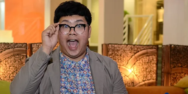 Belum Ketemu Jodoh, Ricky Cuaca Tetap Bagi-Bagi Angpau Belum Ketemu Jodoh, Ricky Cuaca Tetap Bagi-Bagi Angpau