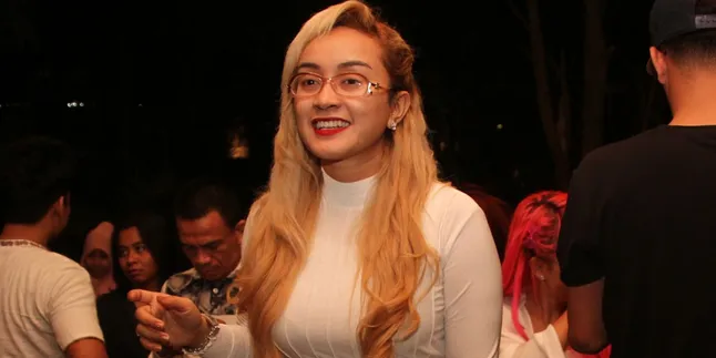 Belum Lama Menikah, Lia 3Srigala Ternyata Cuma Istri Muda? Belum Lama Menikah, Lia 3Srigala Ternyata Cuma Istri Muda?