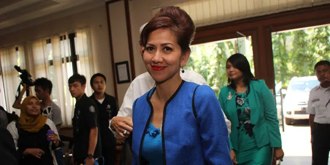 Belum Resmi Cerai, Venna Melinda Mesra Dengan Pria Bule