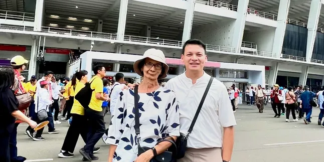 Ben Joshua Ikut Misa Bersama Paus Fransiskus di GBK, Ibunda Rela Jalan Jauh Demi Ibadah Istimewa
