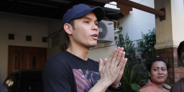 Ben Menolak Ungkap Konsumsi Obat Marshanda Ben Menolak Ungkap Konsumsi Obat Marshanda