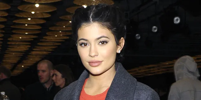 Benarkah Sahabat Kris Jenner Konfirmasi Kehamilan Kylie?