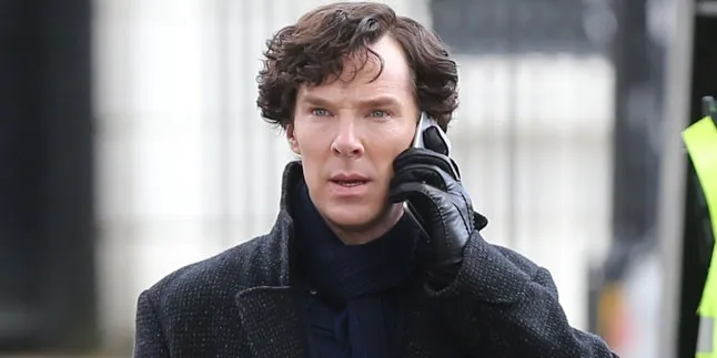 Benedict Cumberbatch Tolak Bahas Hubungan Tom Hiddleston - Swift