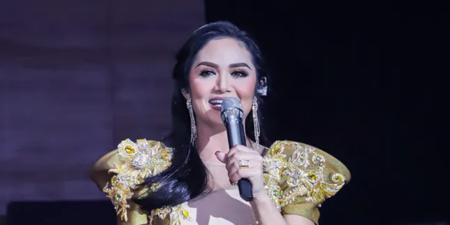 Bentuk Apresiasi Krisdayanti Pada Para Pemuda Yang Peduli Penderita Kanker Bentuk Apresiasi Krisdayanti Pada Para Pemuda Yang Peduli Penderita Kanker