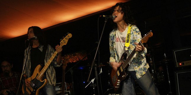 Bentuk Band Grunge, Dul Larang Maia Ikut Campur