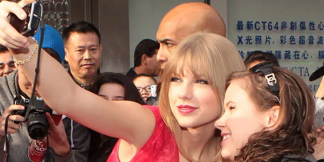 Bentuk Cinta Taylor Swift Untuk Anak-Anak