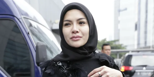 Berada di Bali Saat Gempa, Nikita Mirzani Peluk Erat Anaknya yang Ketakutan