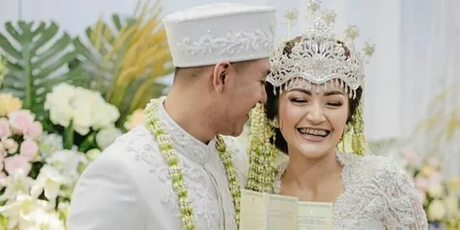 Berada di Tempat Tidur Bareng Suami, Siti Badriah Beri Bocoran Malam Pertamanya