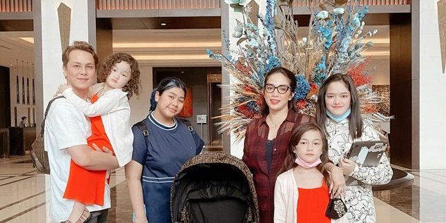 Departing to Bali with the Family, Ussy Sulistiawaty Admits Her Vacation is Full of Anxiety