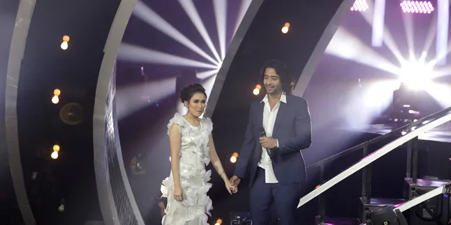 Berangkat Umrah, Ayu Ting Ting Berdoa Berjodoh dengan Shaheer Sheikh?