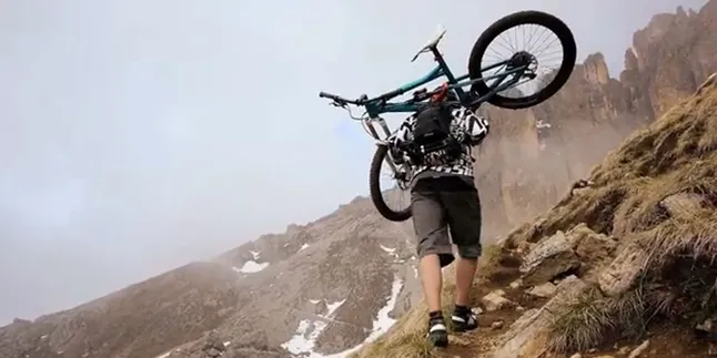 Berani Jelajah Tebing Menggunakan Sepeda?