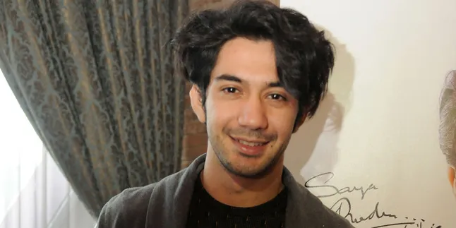 Berawal Dari Model, Reza Rahadian Lesatkan Karirnya Di Dunia Film