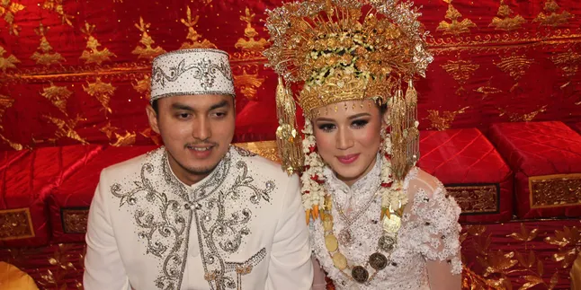 Berawal Dari Modus, Gitaris Shaden Nikahi Miss Celebrity