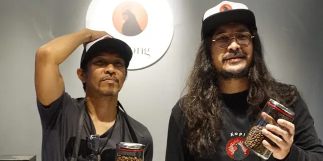 Berawal Nongkrong Bareng, Ridho Slank & Ello Wujudkan Mimpi Bisnis Kuliner Bersama Berawal Nongkrong Bareng, Ridho Slank & Ello Wujudkan Mimpi Bisnis Kuliner Bersama