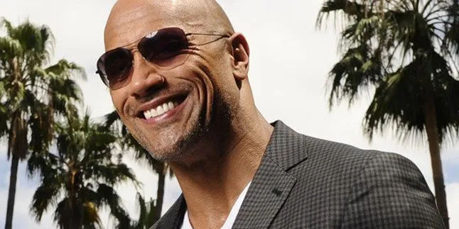 Berbadan Besar, Dwayne Johnson Ternyata Jago Ganti Popok Anak