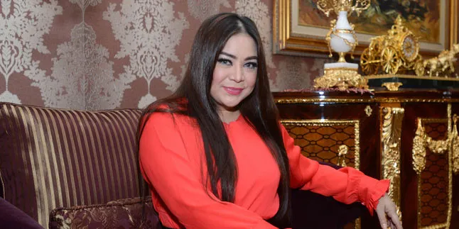 Berbagi Dengan Anak Yatim, Annisa Bahar Tak Mau Dianggap Pamer