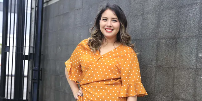 Berbagi di Masa Pandemi, Tya Ariestya Donasikan Handphone Buat Anak Panti Yang Harus Sekolah Online