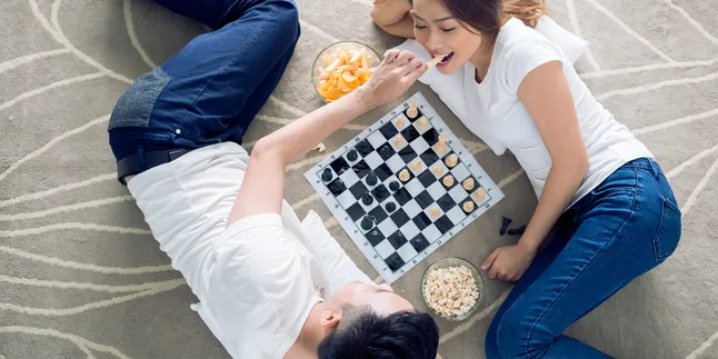 Berbagi Snack Favorit Bareng Pacar Bikin Hubungan Makin Langgeng, Nggak Percaya?