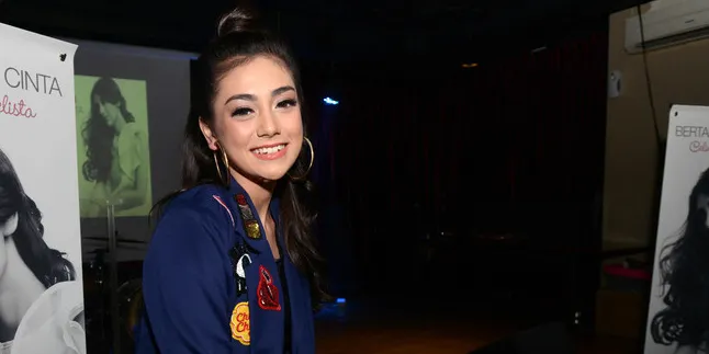 Berbibir Biru, Celine Evangelista Jadi Cantik Atau...?
