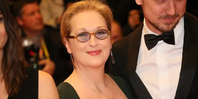 Berdedikasi, Meryl Streep Raih Cecille B DeMille Awards Berdedikasi, Meryl Streep Raih Cecille B DeMille Awards