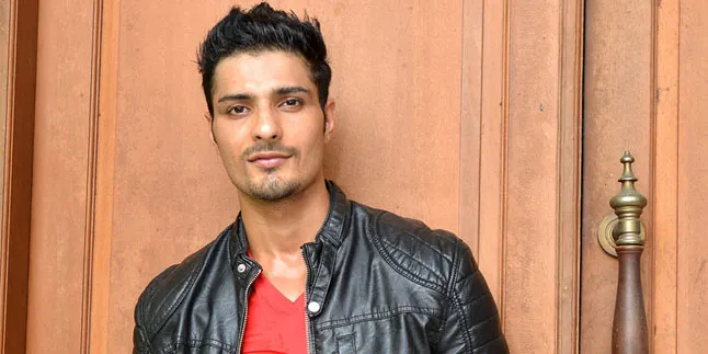 Bergaya ala Pangeran Putra Mahkota, Vin Rana Cakep Luar Biasa