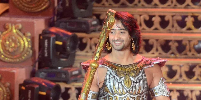 Bergaya 'Ali Topan', Shaheer Sheikh Pamerkan Si Hitam Legam