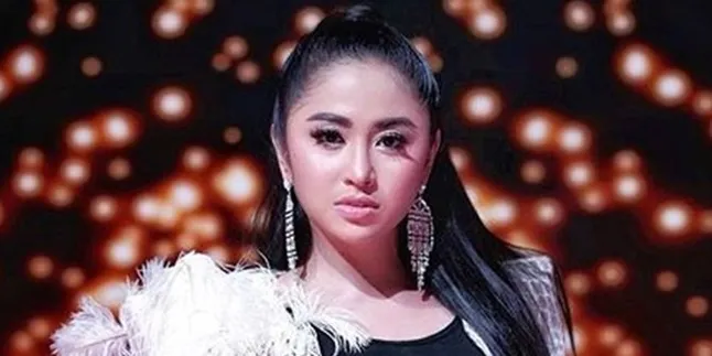 Bergetar, Dewi Perssik Goyang Kuch Kuch Hota Hai Diiringi Ustadz Shabir