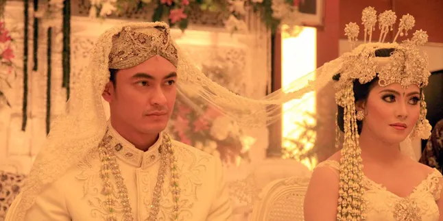 Berhaji, Zumi Zola Berdoa Diberi Momongan