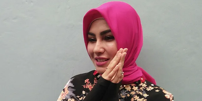 Berhijab, Kartika Putri Tak Mau Berikan Baju Lamanya Kepada Orang Lain Berhijab, Kartika Putri Tak Mau Berikan Baju Lamanya Kepada Orang Lain
