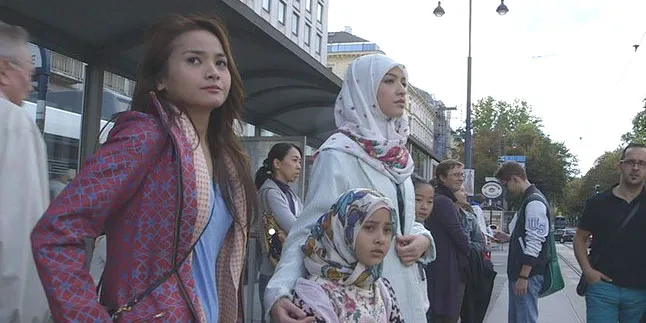 Berhijab, Raline Shah Tampil Ayu Dalam Film Baru