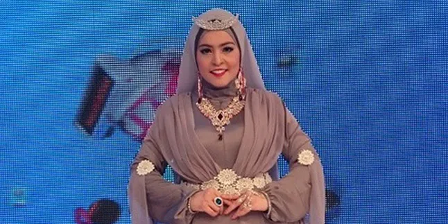 Beri Kontrol, Astrid Kuya Awasi Anak Lewat Gadget