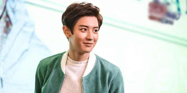 Beri Makan Kucing di Pinggir Jalan, Chanyeol EXO Dipuji Netizen Beri Makan Kucing di Pinggir Jalan, Chanyeol EXO Dipuji Netizen