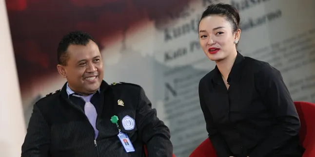Beri Santunan Kepada Anak Yatim, Zaskia Gotik Bacakan Pancasila