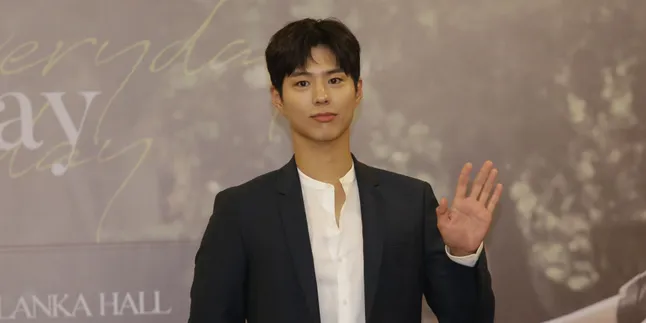 Berikan Kejutan di Fan Meeting, Park Bo Gum Nyanyikan Lagu Kesempurnaan Cinta