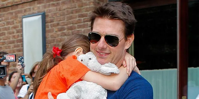 Beritakan Suri Cruise, Majalah Dituntut Rp 483 Miliar