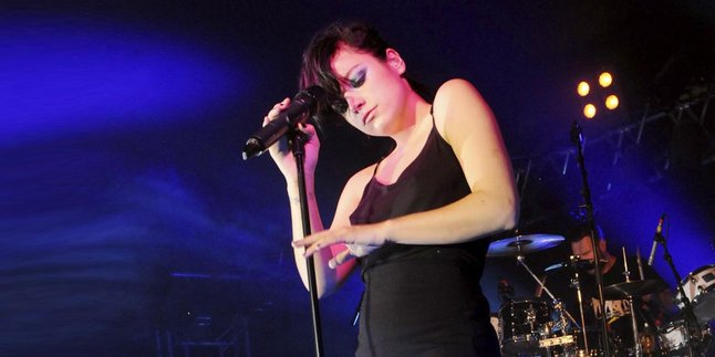 Berkarir Lagi, Lily Allen Mantap Tinggalkan Nama Suami