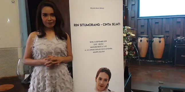 Berkat Ikuti Karaoke Online, Rin Situmorang Raih Mimpi Menjadi Penyanyi