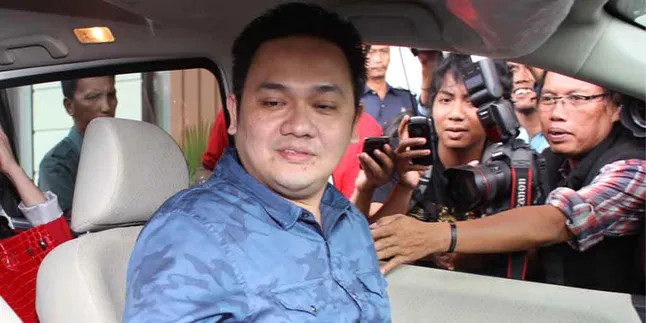 Berkedok Bisnis, Cara Farhat Abbas Rayu Korban