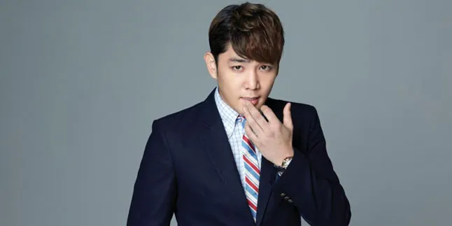 Berkendara Saat Mabuk, Kangin Super Junior Tabrak Lampu Jalan Berkendara Saat Mabuk, Kangin Super Junior Tabrak Lampu Jalan