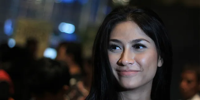 Berkendara Sendirian, Uli Auliani Nyamar Jadi Cowok Berkendara Sendirian, Uli Auliani Nyamar Jadi Cowok